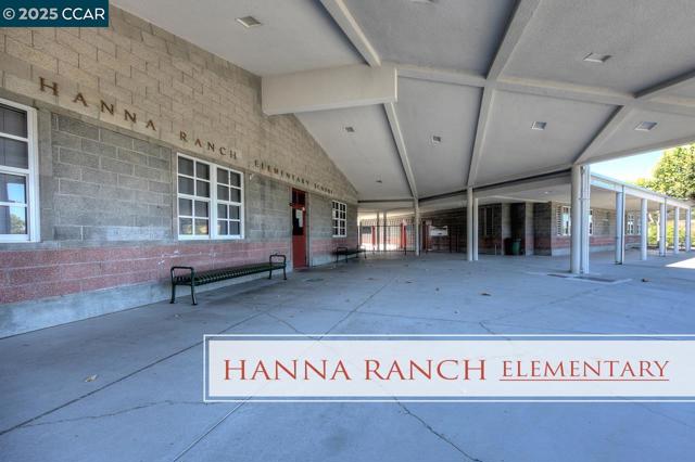 310 Boatswain Ct, Hercules CA: https://media.crmls.org/mediaz/24fa18cb-ae6b-47f5-bd10-9cd5f0820c35.jpg