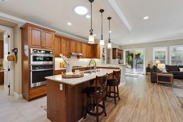 1748 Veneto Ln, Brentwood CA: https://media.crmls.org/mediaz/24fa45ed-4449-4cd8-8d99-c20b4c2a67af.jpg