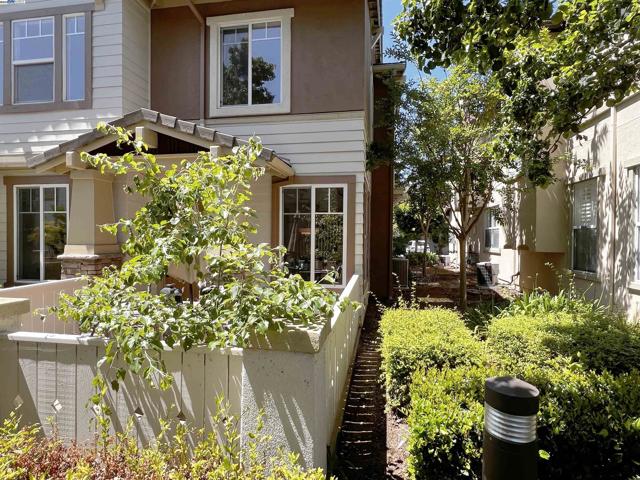 49031 Woodgrove Cmn, Fremont CA: https://media.crmls.org/mediaz/24fa7c03-9477-4fa8-85d5-3d99cd6ccdf7.jpg