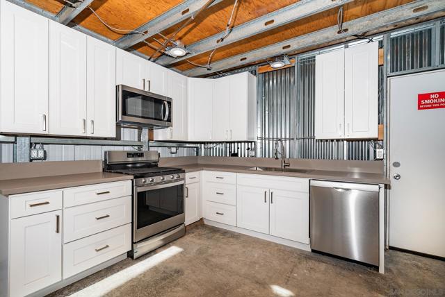 4703 Briana Ct, Fallbrook CA: https://media.crmls.org/mediaz/24fb5d91-91e3-4517-a7cf-be466599d544.jpg