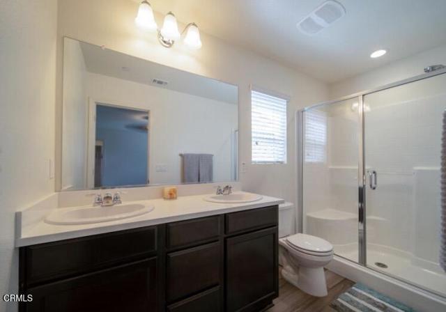 Detail Gallery Image 7 of 15 For 5829 Commonwealth Ave, Bakersfield,  CA 93313 - 3 Beds | 3 Baths