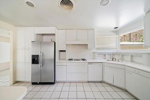 291 W Lilliana Drive, Palm Springs CA: https://media.crmls.org/mediaz/24fbea15-0997-467b-af5a-559bd52100a4.jpg