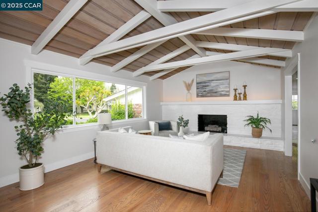 3115 Ebano Dr, Walnut Creek CA: https://media.crmls.org/mediaz/24fc0efc-b425-482f-9d47-ff0a7cf4259d.jpg