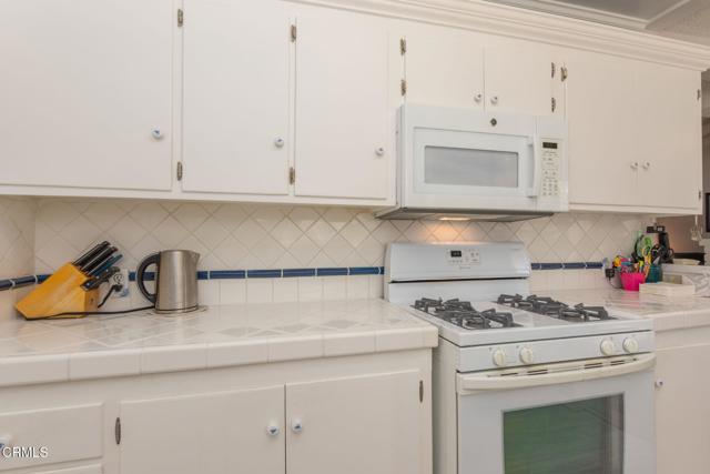 1214 Mariposa Drive, Santa Paula CA: https://media.crmls.org/mediaz/24fc1d62-6c27-4151-9526-79073ab86c63.jpg