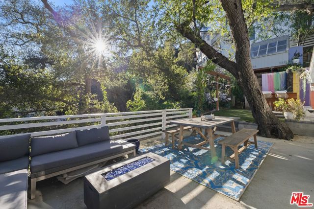 21936 Canon Drive, Topanga CA: https://media.crmls.org/mediaz/24fc1e0d-d7bd-4992-be39-14dca4c7ced8.jpg