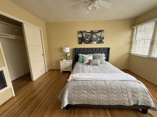 1205 Park Row, La Jolla CA: https://media.crmls.org/mediaz/24fc25ca-0084-452b-91d9-baf77e1dbff7.jpg