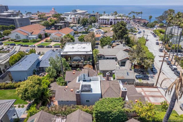 7824 Exchange Pl, La Jolla CA: https://media.crmls.org/mediaz/24fd3db7-d991-4613-9829-1b16d652340e.jpg