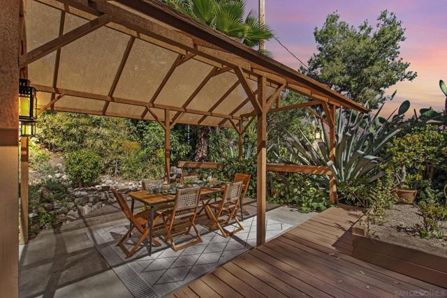 4723 Boulder Pl, La Mesa CA: https://media.crmls.org/mediaz/24fe4972-f90b-4edd-9b02-0c3869ea17cd.jpg
