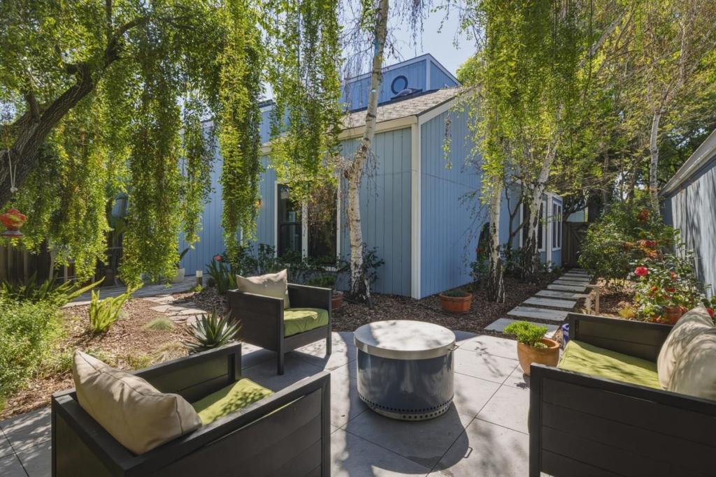 221 N Rengstorff Avenue #1