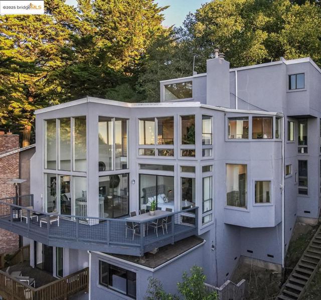 2861 Chelsea Drive, Oakland CA: https://media.crmls.org/mediaz/24fed0aa-a42b-45f9-a2b7-342aa7732191.jpg
