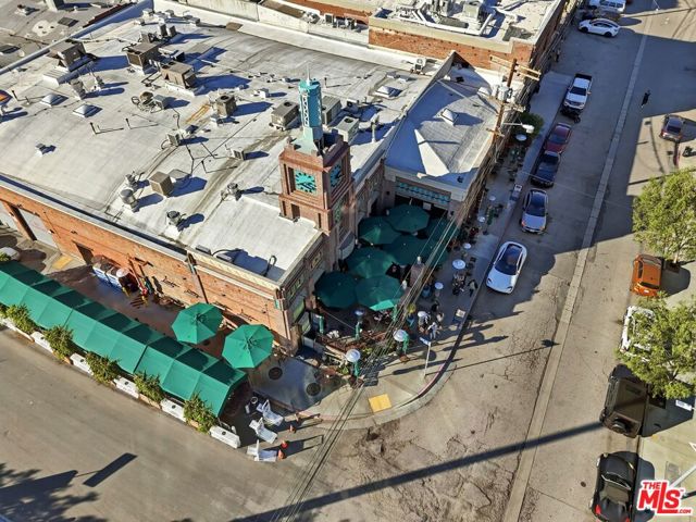 530 S Hewitt Street, Los Angeles CA: https://media.crmls.org/mediaz/24fed26a-38da-492b-8393-afa58662fb2d.jpg