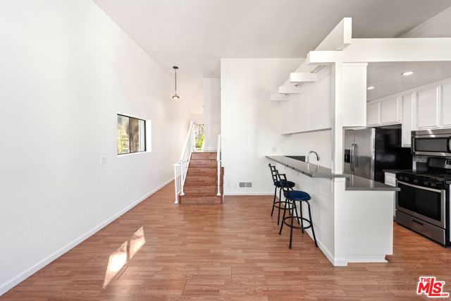 4628 Don Lorenzo Drive, Los Angeles CA: https://media.crmls.org/mediaz/24ff00a8-ed06-4b39-9edd-623b4e9382ef.jpg