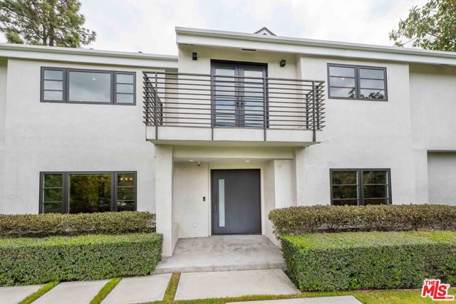 602 S Lucerne Boulevard, Los Angeles CA: https://media.crmls.org/mediaz/24ff17a6-5e77-40fc-ab58-d32ca8e37c37.jpg