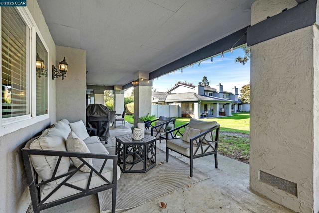 3716 Mesa Vista Dr, San Ramon CA: https://media.crmls.org/mediaz/24ff643d-0543-48ce-a7a7-37581d2ba819.jpg