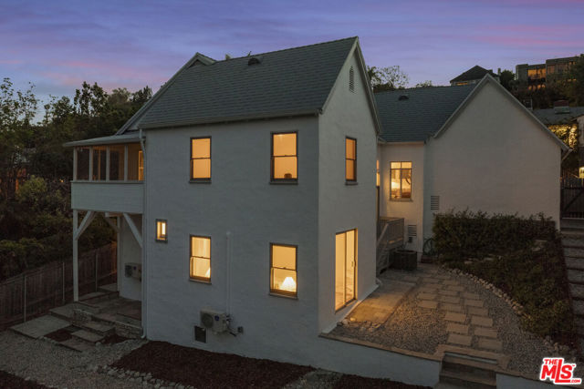 2316 Kenilworth Avenue, Los Angeles CA: https://media.crmls.org/mediaz/24ffba3f-4924-40f8-8042-b53cd1e85485.jpg