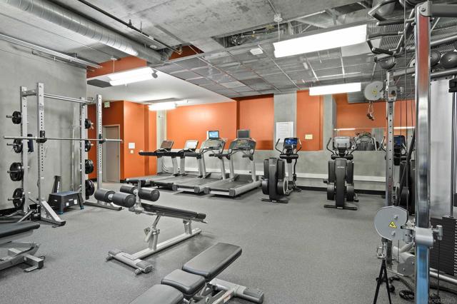 321 10th Avenue, San Diego CA: https://media.crmls.org/mediaz/24ffbb7b-c12c-42e7-b1d2-e9595e7bdf07.jpg