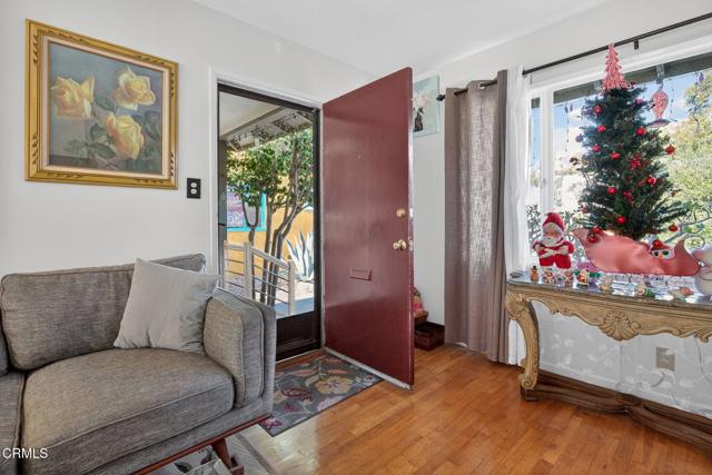 Detail Gallery Image 10 of 54 For 3146 Strathmore Dr, Ventura,  CA 93003 - 4 Beds | 2 Baths