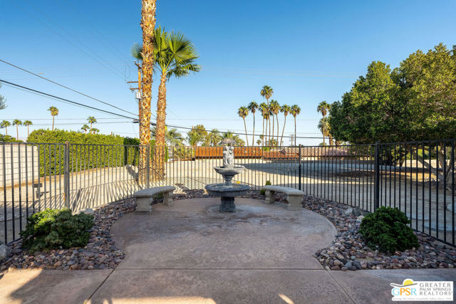 600 W Via Escuela, Palm Springs, CA 92262