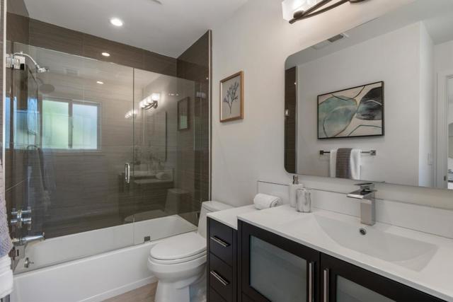 34 Carriage Court, Los Altos CA: https://media.crmls.org/mediaz/25009c6f-e1f6-4468-820c-22569874e89a.jpg