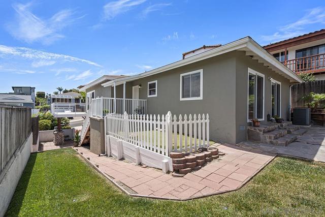 3428 Garrison St, San Diego CA: https://media.crmls.org/mediaz/2500de75-588b-4ca0-aced-cf7fc4677ca8.jpg