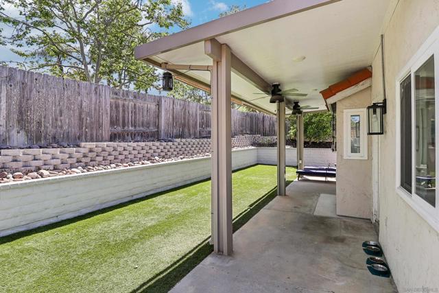 2431 Bobcat Gln, Escondido CA: https://media.crmls.org/mediaz/25014100-2e2d-4bc0-b9ee-a73c08dc5257.jpg