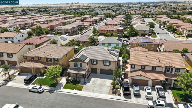 2433 Sanders Ln, Fairfield CA: https://media.crmls.org/mediaz/2501e633-99c2-47f8-8341-977a73dfdcbe.jpg