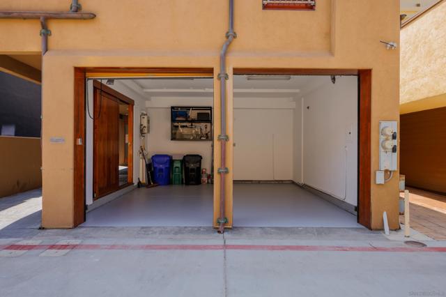 2617 Ocean Front Walk, San Diego CA: https://media.crmls.org/mediaz/250256b7-758c-432b-8f34-12958c577c2e.jpg