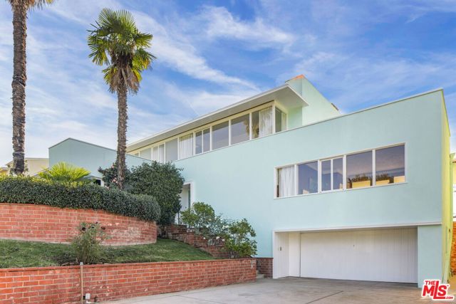 810 Franklin Street, Santa Monica CA: https://media.crmls.org/mediaz/2502d7de-f036-4e90-85b1-16af8dbb0329.jpg
