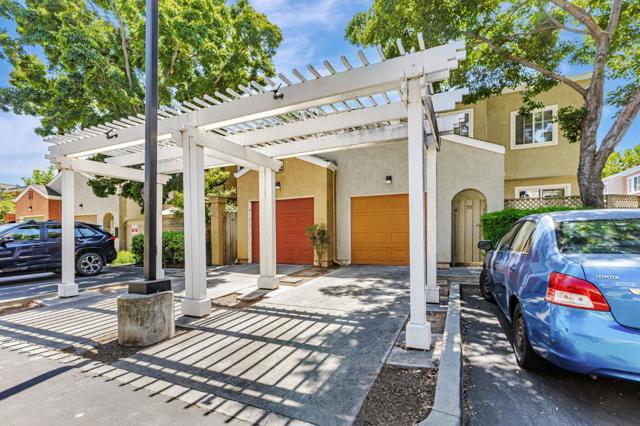 55 Carnegie Square, San Jose CA: https://media.crmls.org/mediaz/25030d66-6296-494c-9937-a89d3e21ceec.jpg