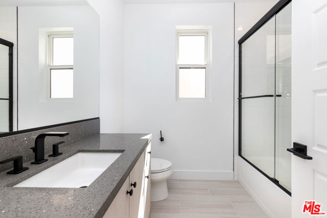 11770 N Hillsborough Lane, Porter Ranch CA: https://media.crmls.org/mediaz/25033d6a-6bba-47a3-93e6-bee26b752c19.jpg
