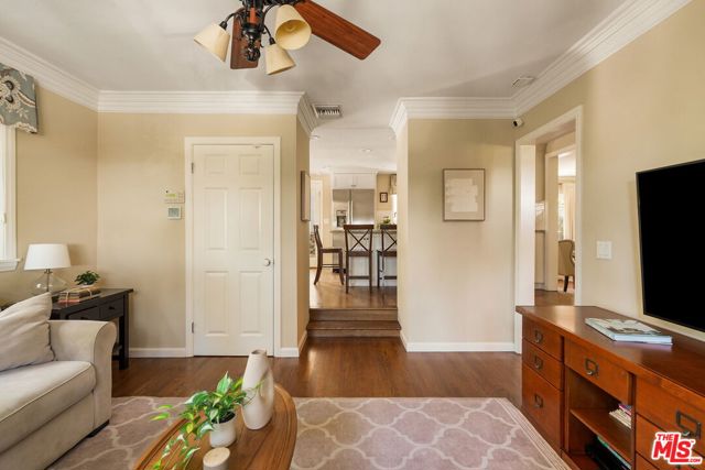 3411 Markridge Road, La Crescenta CA: https://media.crmls.org/mediaz/25034043-7549-42fd-8ca1-19db623f57e6.jpg