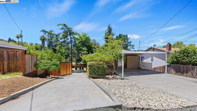 723 Kelly Ave, Martinez, California 94553, 4 Bedrooms Bedrooms, ,3 BathroomsBathrooms,Single Family Residence,For Sale,Kelly Ave,41061715