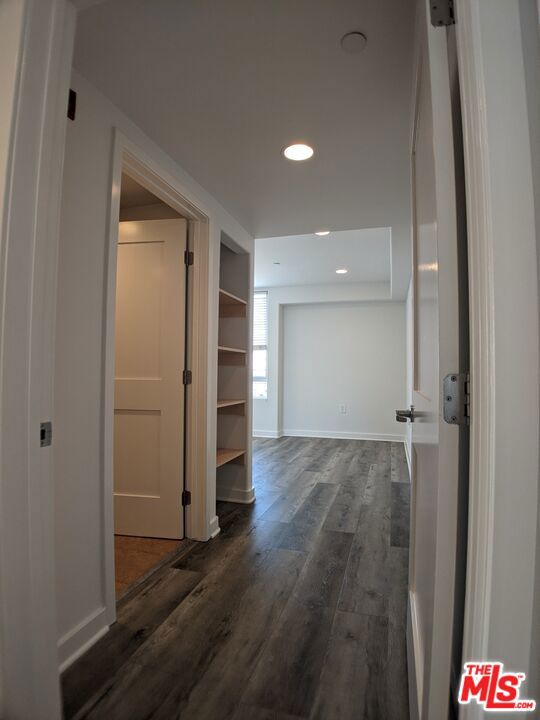 5143 White Oak Avenue, Encino CA: https://media.crmls.org/mediaz/25037289-19fe-4747-bcdc-0cd096720bd9.jpg