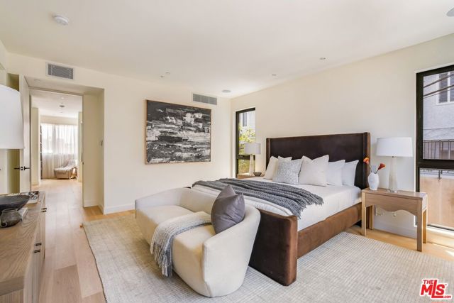 919 1/2 Hilldale Avenue, West Hollywood CA: https://media.crmls.org/mediaz/25048f0c-319d-4d61-b7e0-fa1ce5899798.jpg