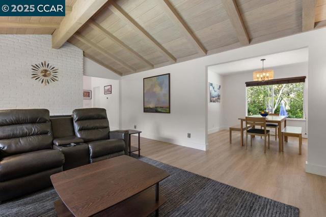 2027 Mohawk Dr, Pleasant Hill CA: https://media.crmls.org/mediaz/2504ce13-bd3c-4cf6-9ac5-08a6b6576be4.jpg