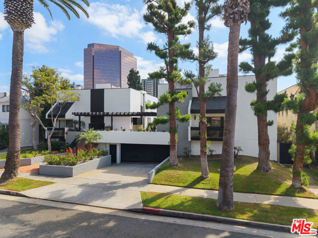 234 S Tower Drive, Beverly Hills CA: https://media.crmls.org/mediaz/2504ce2f-ce9c-4ba6-aaa1-6109a8fa2d8c.jpg