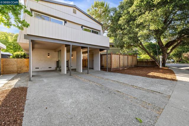 9 Glen Dr, Fairfax CA: https://media.crmls.org/mediaz/2504d87c-e57f-4078-885c-0dc8a37e76d7.jpg