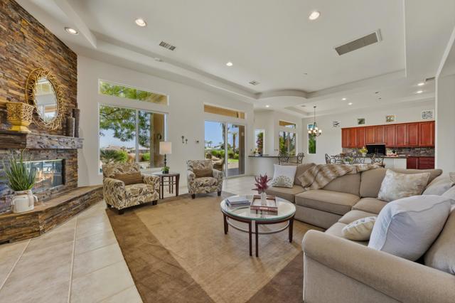 51686 Via Sorrento, La Quinta CA: https://media.crmls.org/mediaz/2505054a-3130-402f-883f-5e896471da27.jpg