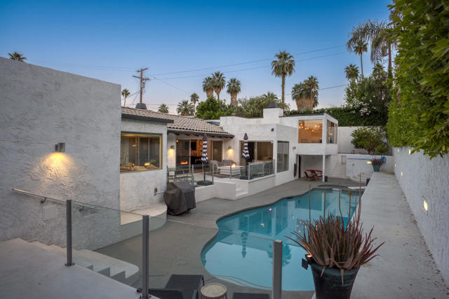 257 W El Camino Way, Palm Springs CA: https://media.crmls.org/mediaz/2505317b-a6c8-4472-afc3-02c267d5f0aa.jpg