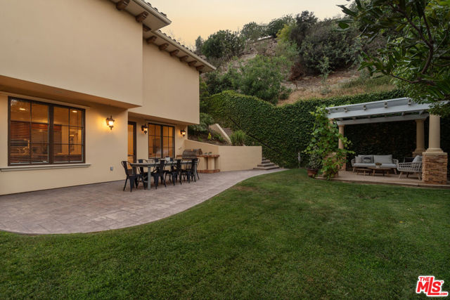 3697 Benedict Canyon Lane, Sherman Oaks CA: https://media.crmls.org/mediaz/25057982-2ecc-4ef2-b9b9-326fcc6e50ee.jpg