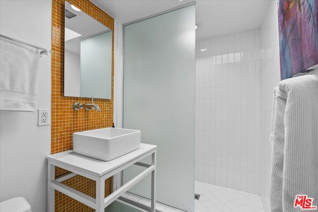 888 E Janet Circle, Palm Springs CA: https://media.crmls.org/mediaz/2505c3e2-f40e-404e-8338-3f589e08da26.jpg