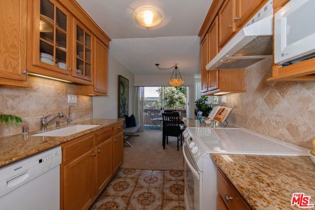 6000 CANTERBURY Drive, Culver City CA: https://media.crmls.org/mediaz/2505f359-f458-4c8f-bfd0-b3152df93ae2.jpg