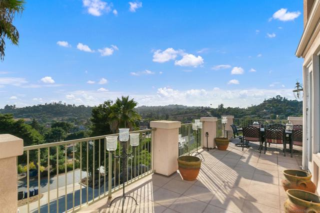 1566 Plantation Way, El Cajon CA: https://media.crmls.org/mediaz/2506729d-c92e-46ea-8d3a-c4d1a9423d5e.jpg