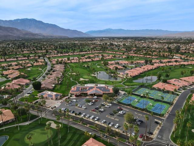 32 Presidio Place, Palm Desert CA: https://media.crmls.org/mediaz/25070b77-2482-4513-b1a1-a733eb08267a.jpg