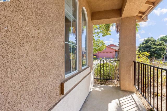 4 Mistyvale Ct, Sacramento CA: https://media.crmls.org/mediaz/25076bb2-50d5-4c49-bb6a-53a0f3a3dbd5.jpg