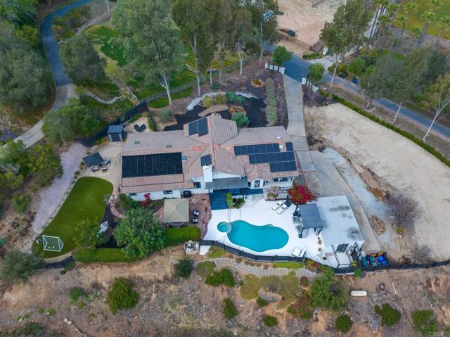 19950 Elfin Forest Ln, Escondido CA: https://media.crmls.org/mediaz/2507d29e-2c8a-426a-bef6-355ef26ca33c.jpg