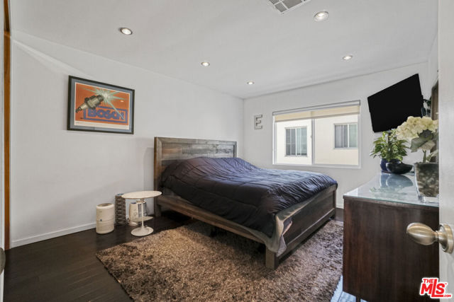 8231 De Longpre Avenue, West Hollywood CA: https://media.crmls.org/mediaz/2508a1b0-bb9d-4bc5-876c-8bdb86e63a74.jpg