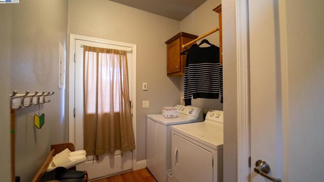 460 Pinefield, San Jose CA: https://media.crmls.org/mediaz/2508e1f1-79da-4e9b-b14c-7b1bea8a0b5c.jpg