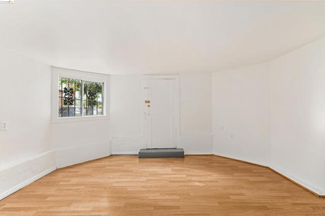 Image 27 of 42 For 2113 6th St  
