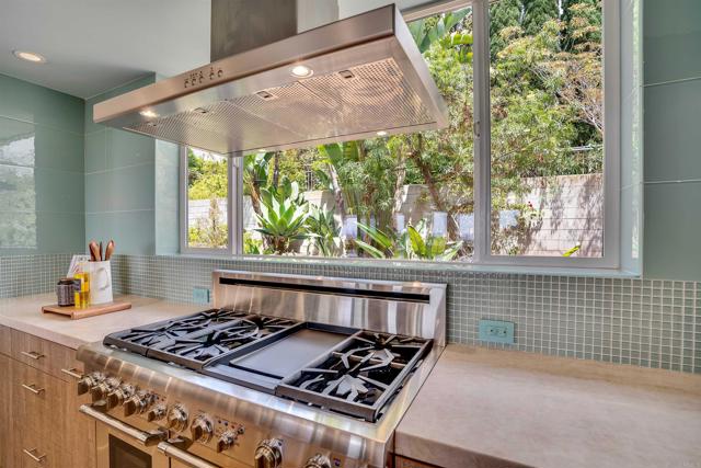 Detail Gallery Image 22 of 64 For 1669 Burgundy Rd., Encinitas,  CA 92024 - 6 Beds | 3/2 Baths